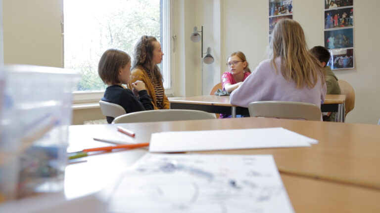 Meko Filmmaterial.00_02_19_00.Standbild025