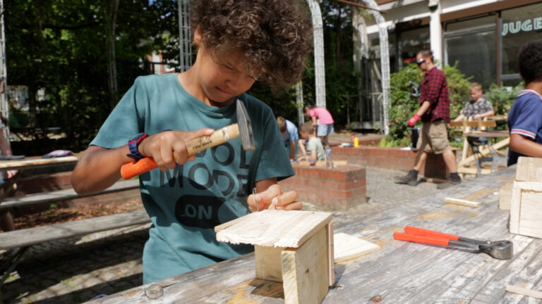 Meko Filmmaterial.00_08_22_08.Standbild030