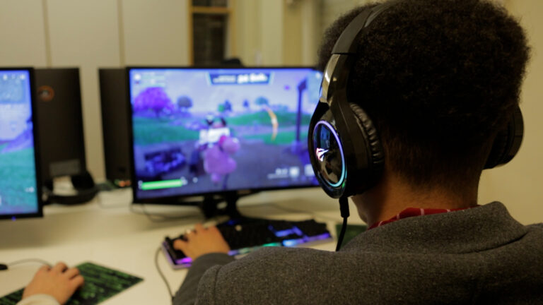 Meko Filmmaterial.00_20_03_15.Standbild037